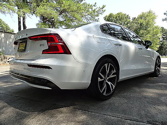 2024 Volvo S60 Plus Dark Theme