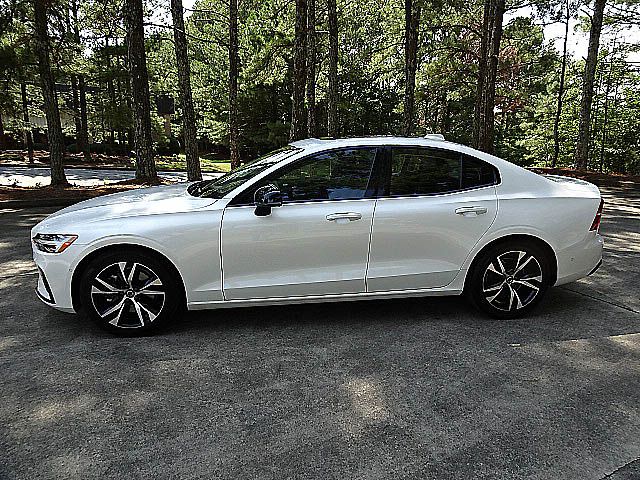 2024 Volvo S60 Plus Dark Theme