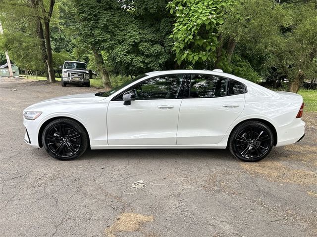 2024 Volvo S60 Plus Black Edition