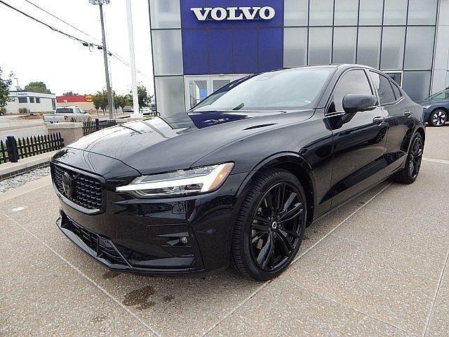 2024 Volvo S60 Plus Black Edition