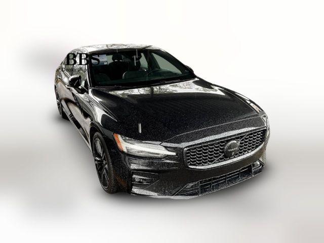 2024 Volvo S60 Plus Black Edition