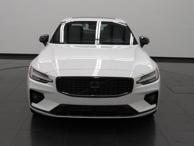 2024 Volvo S60 Plus Black Edition