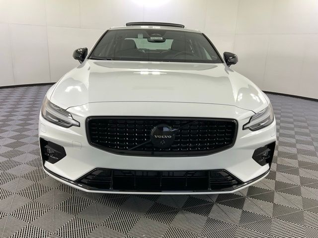 2024 Volvo S60 Plus Black Edition