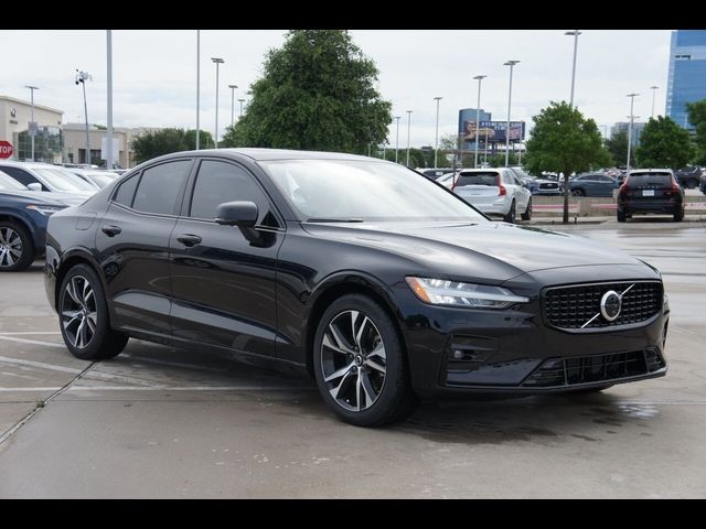 2024 Volvo S60 Plus Black Edition