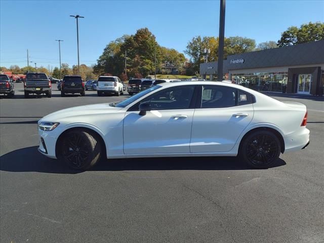 2024 Volvo S60 Plus Black Edition