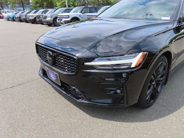 2024 Volvo S60 Plus Black Edition