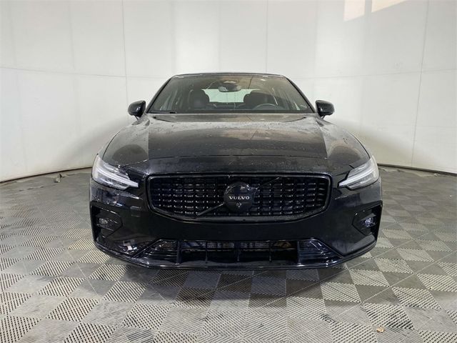 2024 Volvo S60 Plus Black Edition