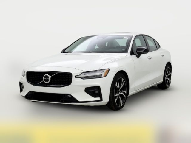 2024 Volvo S60 Plus Dark Theme