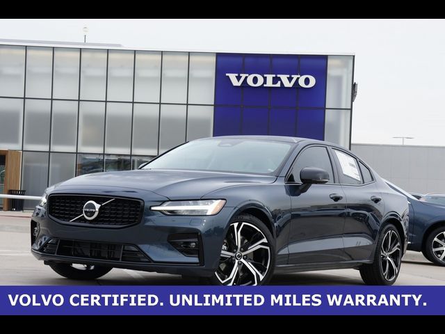 2024 Volvo S60 Plus Dark Theme