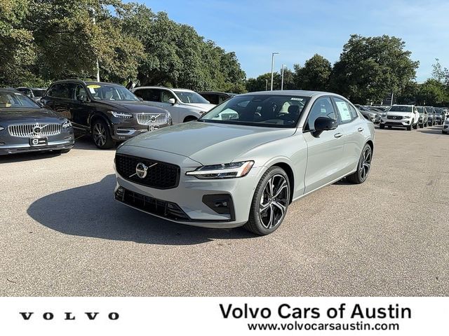 2024 Volvo S60 Plus Dark Theme