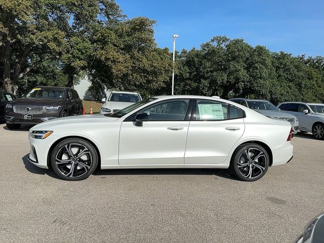 2024 Volvo S60 Plus Dark Theme