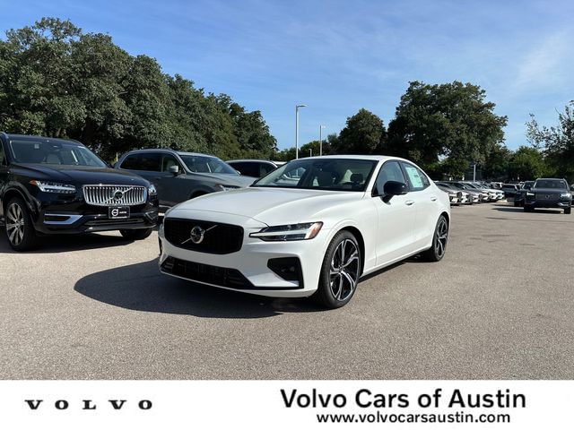 2024 Volvo S60 Plus Dark Theme