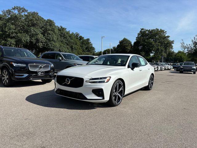 2024 Volvo S60 Plus Dark Theme