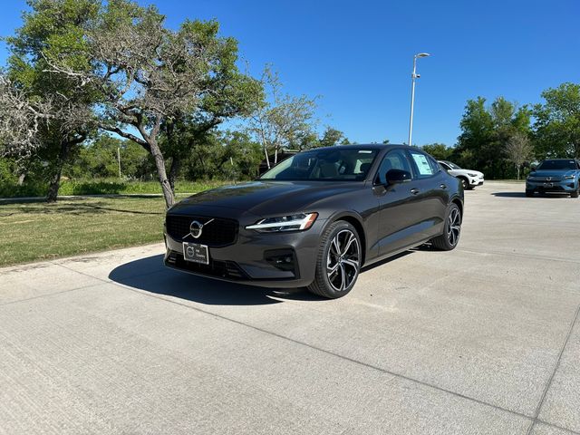 2024 Volvo S60 Plus Dark Theme