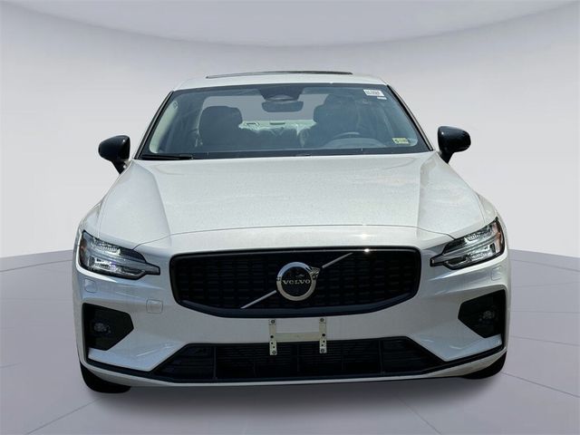 2024 Volvo S60 Plus Dark Theme