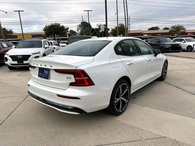 2024 Volvo S60 Plus Dark Theme