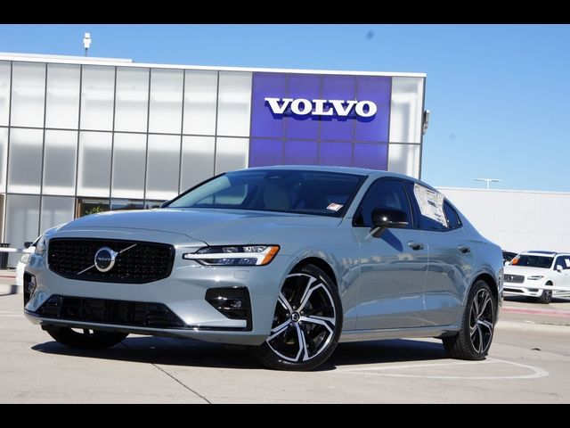 2024 Volvo S60 Plus Dark Theme