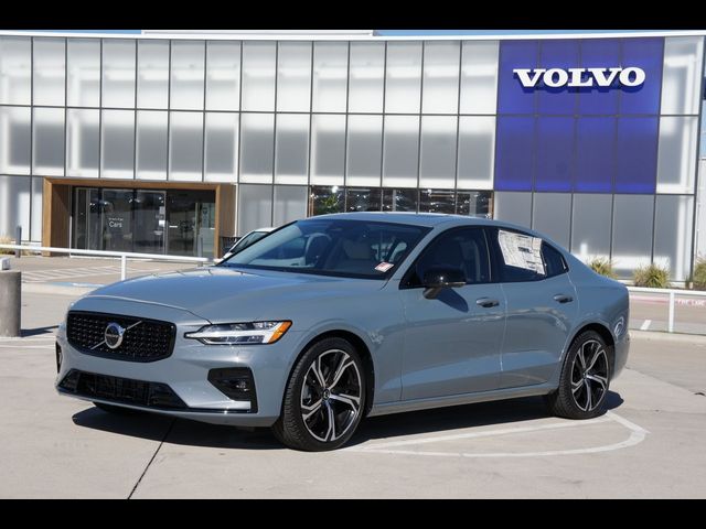 2024 Volvo S60 Plus Dark Theme