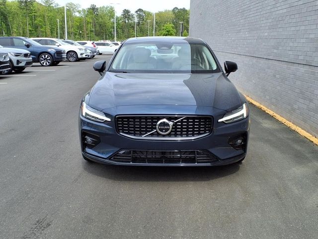 2024 Volvo S60 Plus Dark Theme