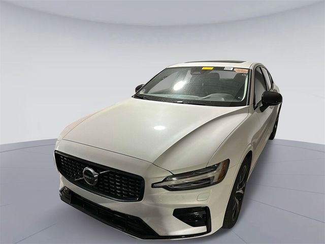 2024 Volvo S60 Plus Dark Theme