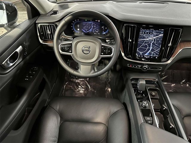 2024 Volvo S60 Plus Dark Theme