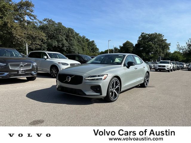 2024 Volvo S60 Plus Dark Theme