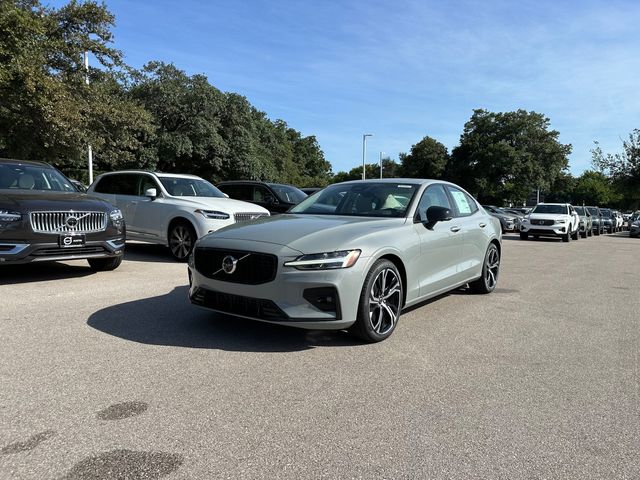 2024 Volvo S60 Plus Dark Theme