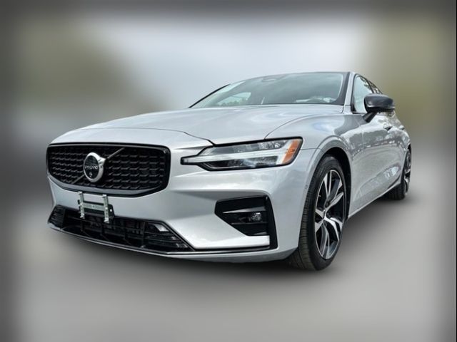 2024 Volvo S60 Plus Dark Theme