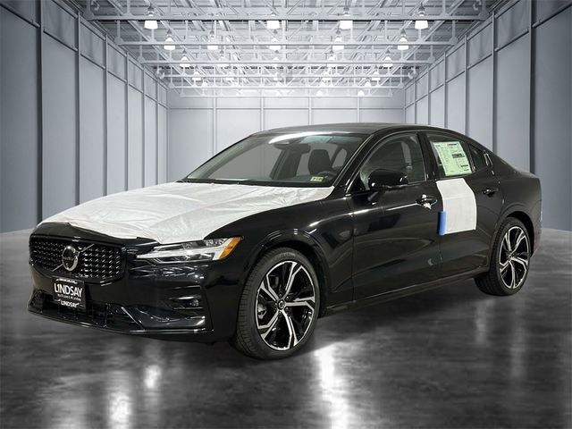 2024 Volvo S60 Plus Dark Theme