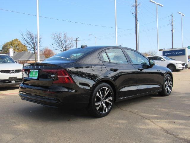 2024 Volvo S60 Plus Dark Theme