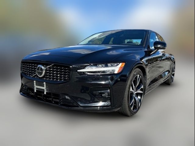 2024 Volvo S60 Plus Dark Theme