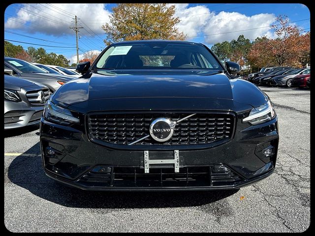 2024 Volvo S60 Plus Dark Theme