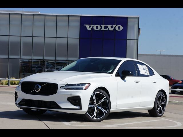 2024 Volvo S60 Plus Dark Theme