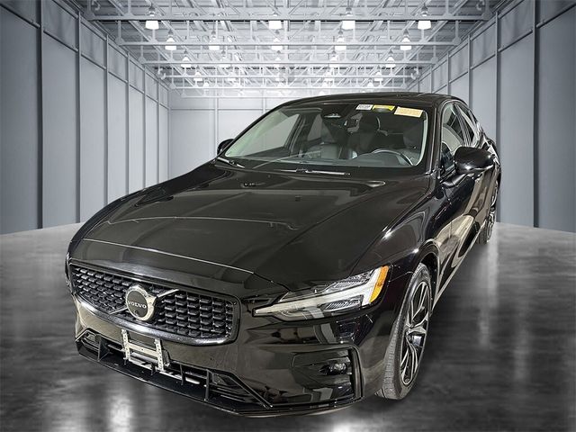 2024 Volvo S60 Plus Dark Theme