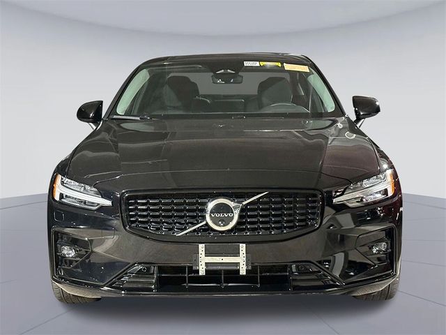 2024 Volvo S60 Plus Dark Theme