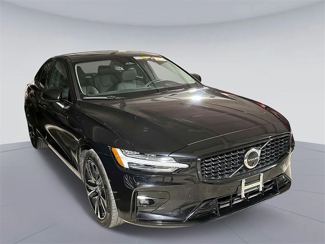 2024 Volvo S60 Plus Dark Theme