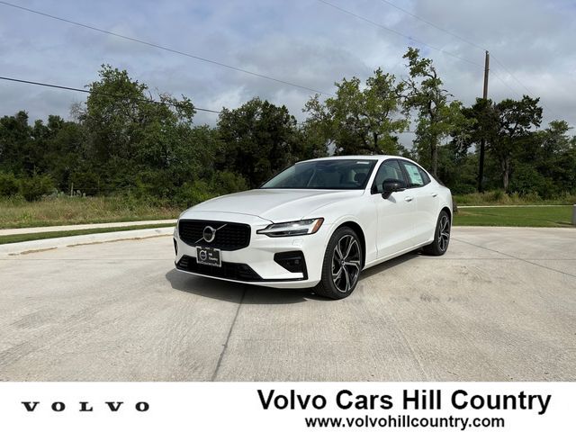 2024 Volvo S60 Plus Dark Theme