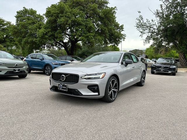 2024 Volvo S60 Plus Dark Theme