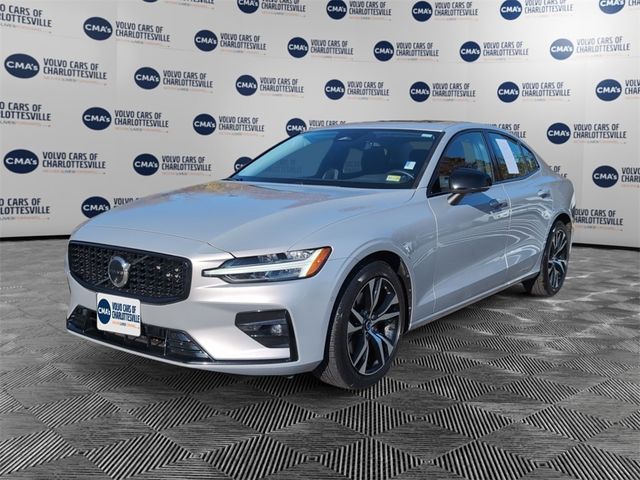 2024 Volvo S60 Plus Dark Theme