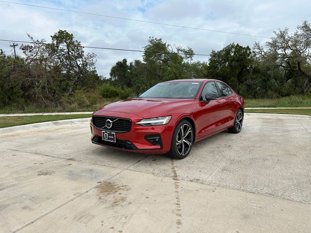 2024 Volvo S60 Plus Dark Theme