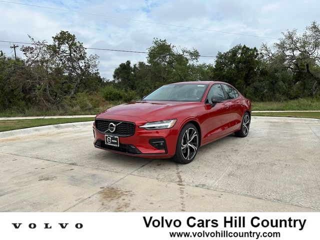 2024 Volvo S60 Plus Dark Theme