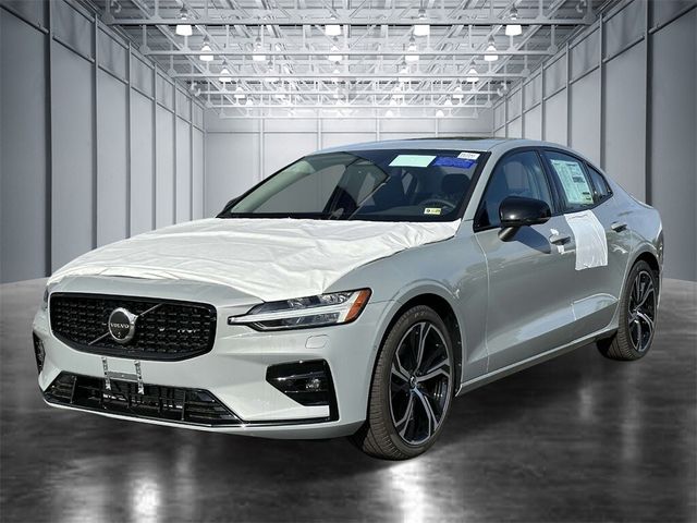 2024 Volvo S60 Plus Dark Theme