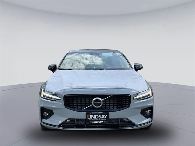 2024 Volvo S60 Plus Dark Theme