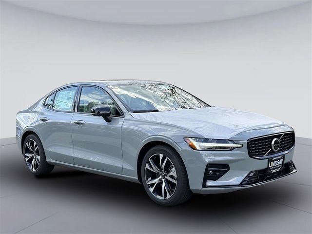 2024 Volvo S60 Plus Dark Theme