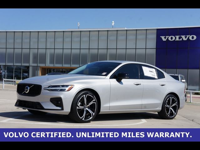 2024 Volvo S60 Plus Dark Theme