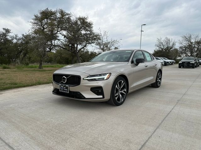 2024 Volvo S60 Plus Dark Theme