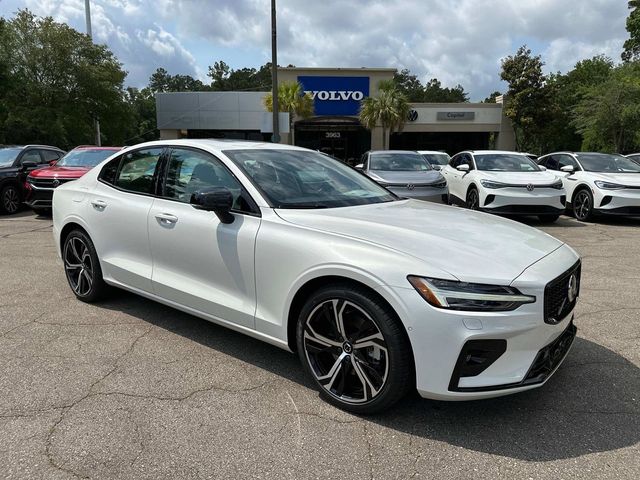 2024 Volvo S60 Plus Dark Theme