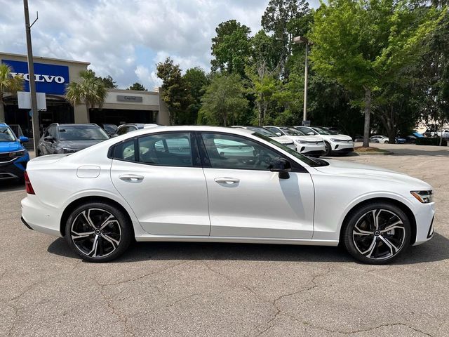 2024 Volvo S60 Plus Dark Theme