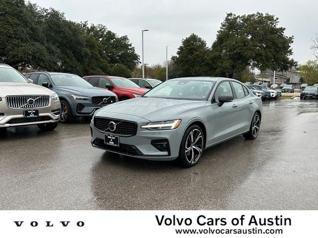 2024 Volvo S60 Plus Dark Theme