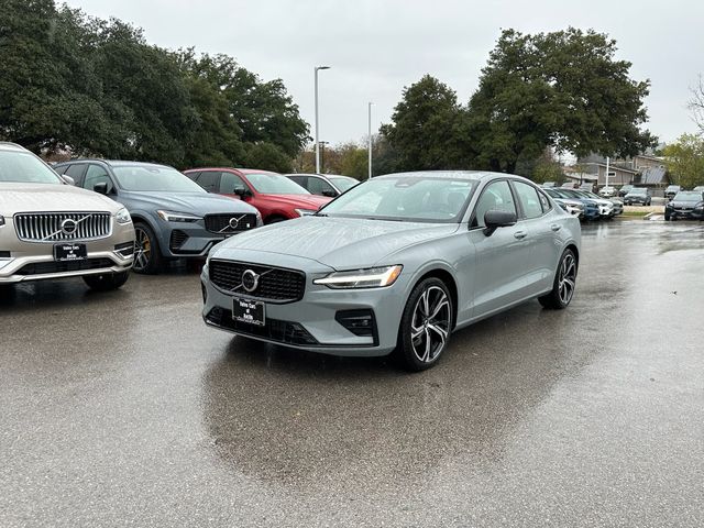 2024 Volvo S60 Plus Dark Theme